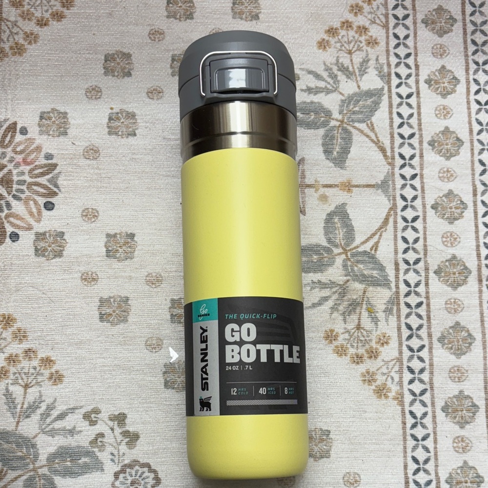 Stanley Quick-Flip Yellow Bottle